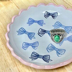 Kirklands Pink Blue Bow Jewelry Dish Scalloped Edges Trendy Cute Gift Home Decor